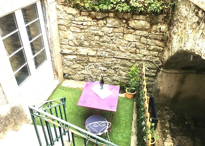 Les Du Prieure לינה וארוחת בוקר 3*